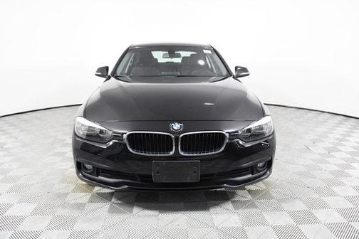 Photo 4 of 36 of 2016 BMW 320 i xDrive