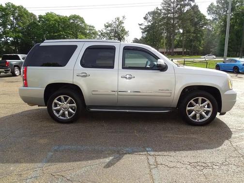 Quicksilver Metallic 2013 GMC Yukon Denali