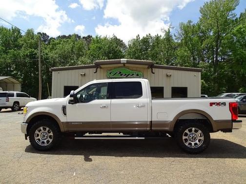 White 2022 Ford F-250 Lariat