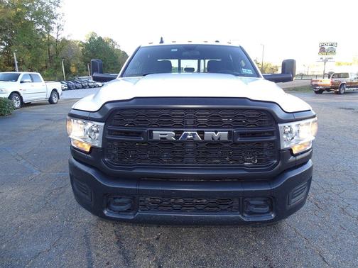 2022 RAM 3500 Tradesman Crew Cab 4x4 8' Box