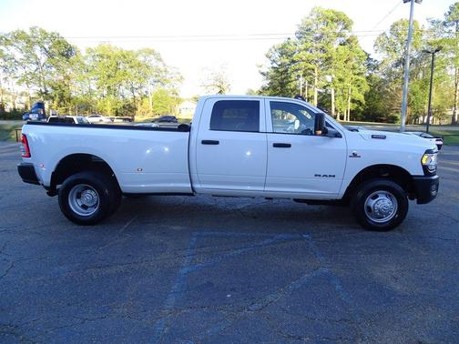 2022 RAM 3500 Tradesman Crew Cab 4x4 8' Box