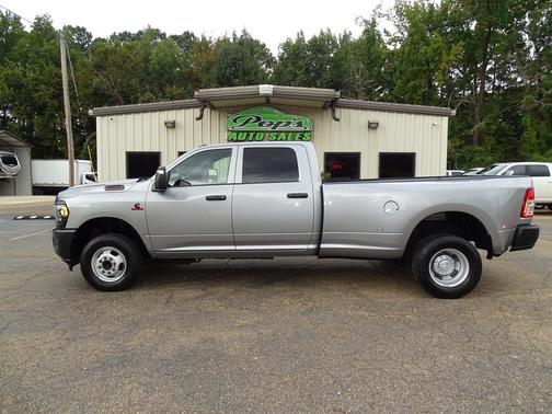 2024 RAM 3500 Tradesman Crew Cab 4x4 8' Box