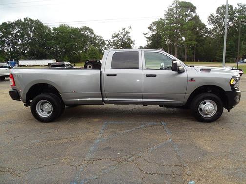 2024 RAM 3500 Tradesman Crew Cab 4x4 8' Box