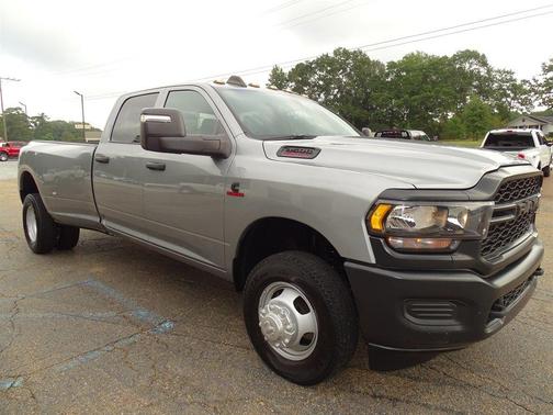 2024 RAM 3500 Tradesman Crew Cab 4x4 8' Box