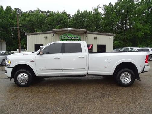 Bright White Clearcoat 2021 RAM 3500 Limited Crew Cab 4x4 8' Box