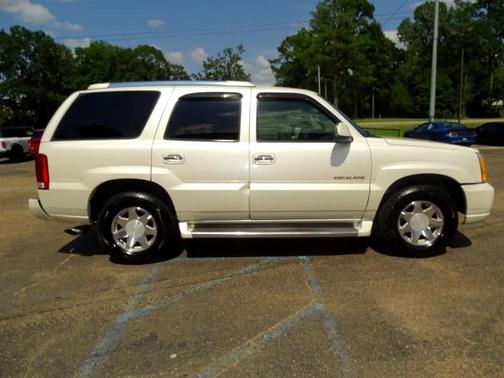 2002 Cadillac Escalade Base