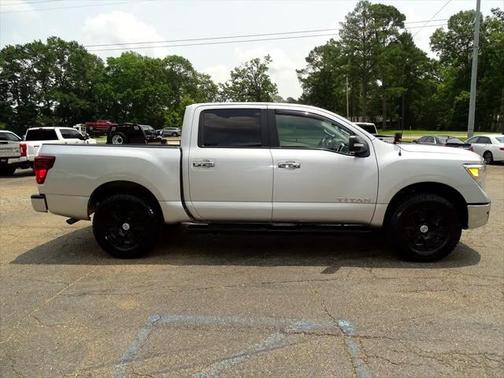 2018 Nissan Titan SV