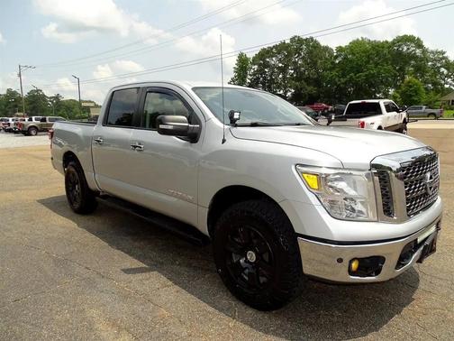 2018 Nissan Titan SV