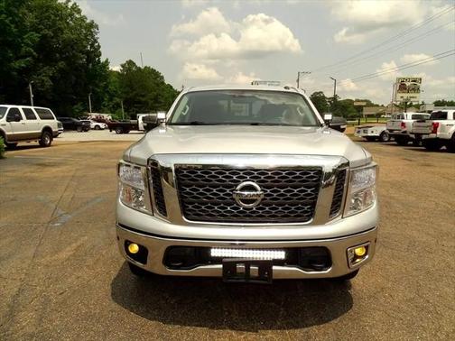 2018 Nissan Titan SV