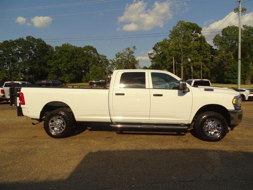 2023 RAM 2500 Tradesman Crew Cab 4x4 8' Box