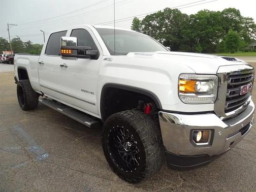 White 2018 GMC Sierra 2500 SLT