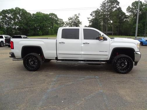 White 2018 GMC Sierra 2500 SLT