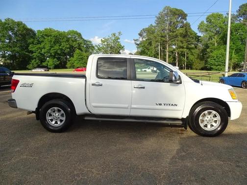 White 2005 Nissan Titan LE Crew Cab