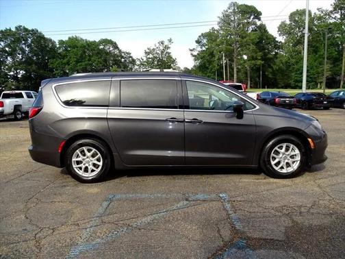 2020 Chrysler Voyager LXI