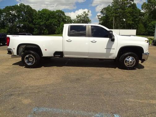 Summit White 2022 Chevrolet Silverado 3500 LT