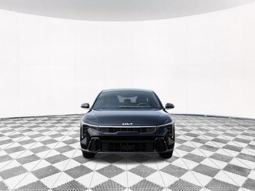 Aurora Black Pearl 2026 Kia K4 GT-Line