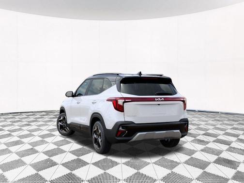 Clear White/Black Roof 2026 Kia Seltos S