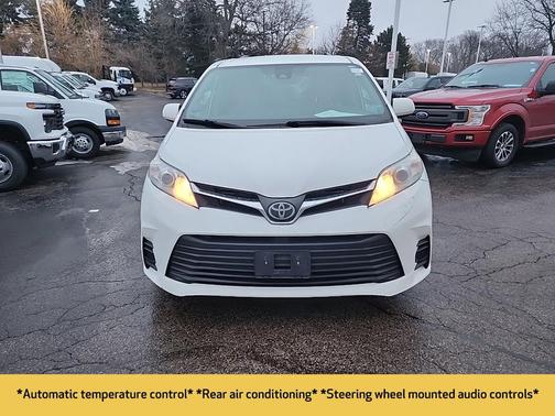 2019 Toyota Sienna LE