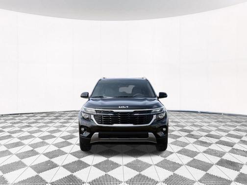 Fusion Black 2026 Kia Seltos EX