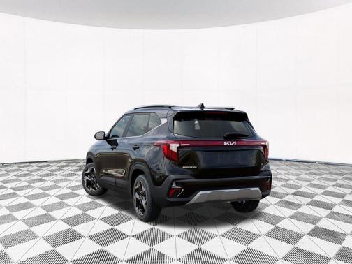 Fusion Black 2026 Kia Seltos EX