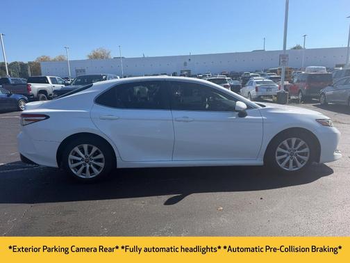 Super White 2018 Toyota Camry LE