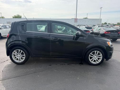 Mosaic Black Metallic 2016 Chevrolet Sonic LT