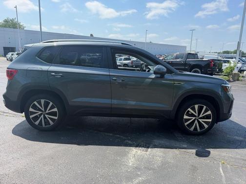 Gray 2022 Volkswagen Taos 1.5T SE