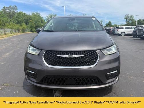 Granite Crystal Metallic Clearcoat 2023 Chrysler Pacifica Touring L