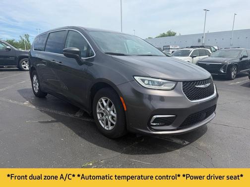Granite Crystal Metallic Clearcoat 2023 Chrysler Pacifica Touring L