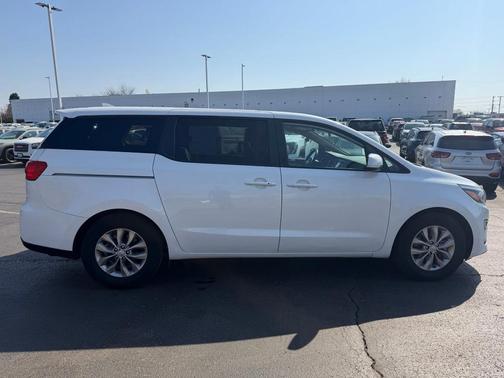 Snow White Pearl 2019 Kia Sedona LX
