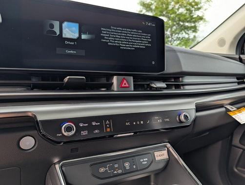 Aurora Black Pearl 2027 Kia Carnival SX