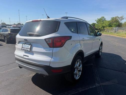White Platinum Metallic Tri-Coat 2019 Ford Escape Titanium