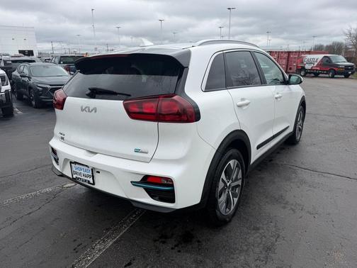 Snow White Pearl 2022 Kia Niro EV EX