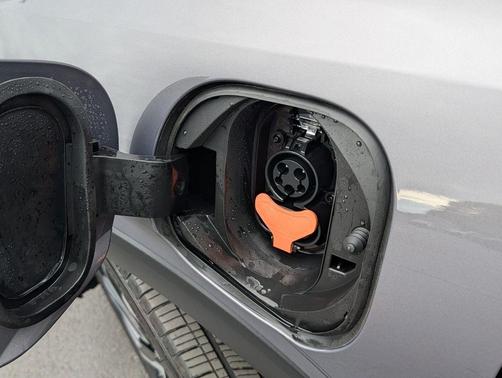 Gray Ghost Metallic 2023 Chevrolet Bolt EUV FWD Premier