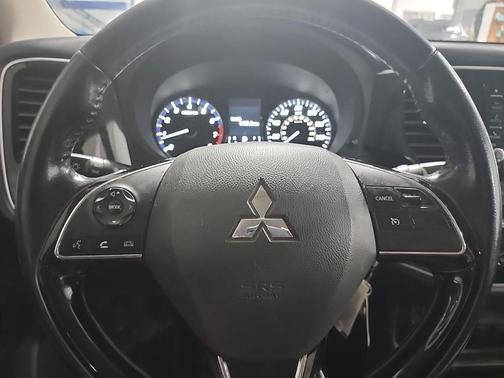2017 Mitsubishi Outlander ES
