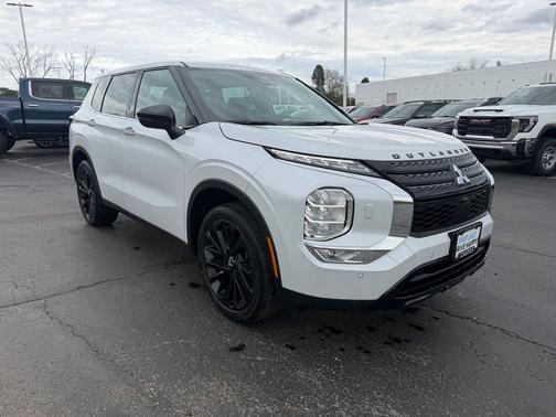 White Diamond 2023 Mitsubishi Outlander SE Black Edition S-AWC