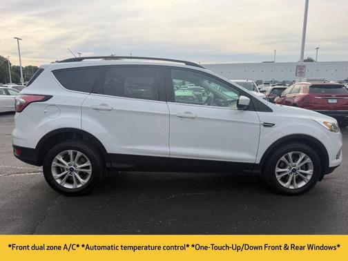 Oxford White 2017 Ford Escape SE
