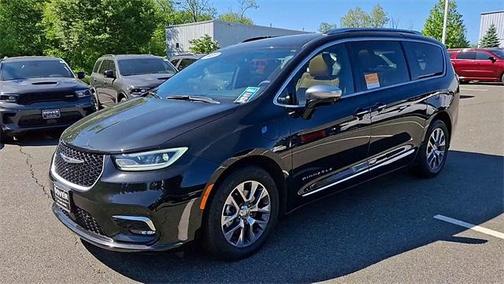 2023 Chrysler Pacifica Hybrid Pinnacle