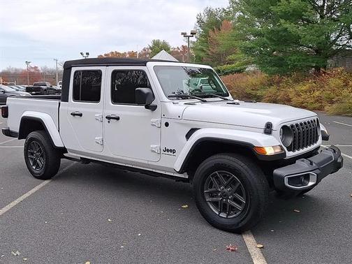 2024 Jeep Gladiator Sport