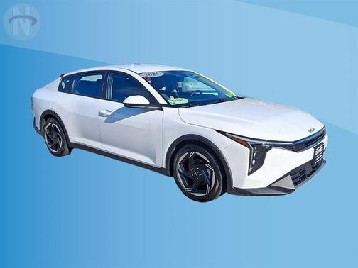 Snow White Pearl 2025 Kia K4 EX