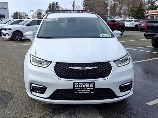 2022 Chrysler Pacifica Touring-L