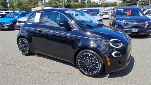 2024 FIAT 500e Base