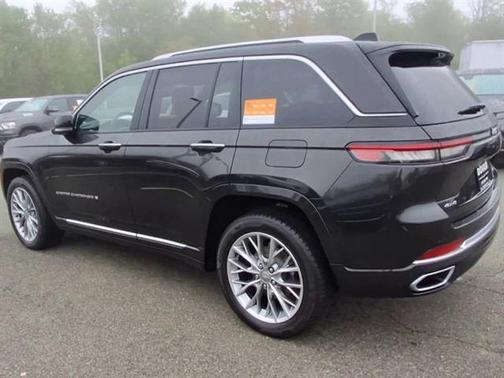 2023 Jeep Grand Cherokee Summit