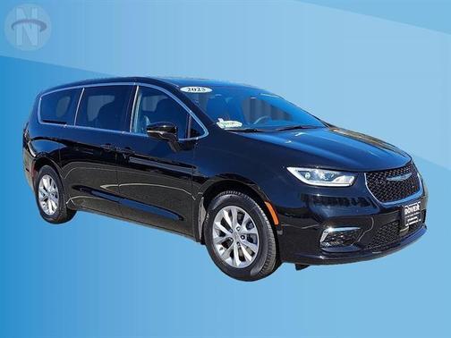 Diamond Black 2025 Chrysler Pacifica Select