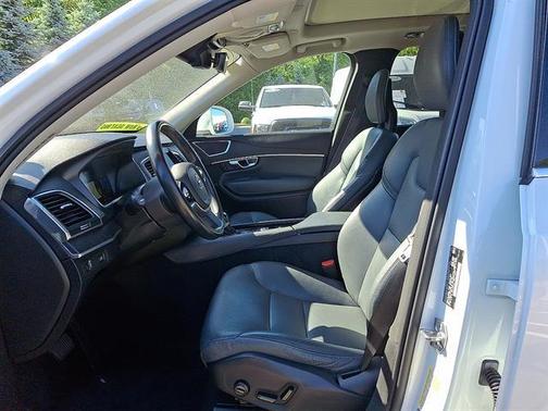 White 2020 Volvo XC90 T6 Momentum 7 Passenger