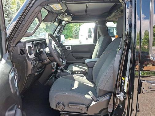 Black Clearcoat 2026 Jeep Gladiator Sport