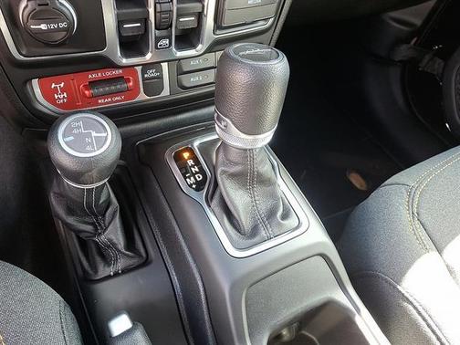 Black Clearcoat 2026 Jeep Gladiator Sport