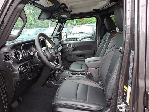 Granite Crystal Clearcoat Metallic 2025 Jeep Gladiator Sport