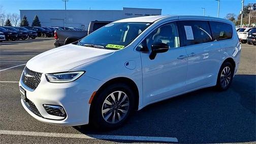 2024 Chrysler Pacifica Hybrid Select