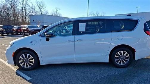2024 Chrysler Pacifica Hybrid Select